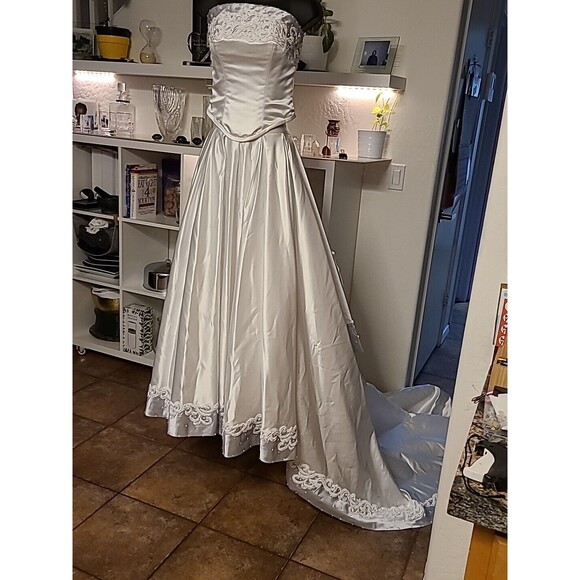 2  Piece Corset Wedding Dress  Size 6 Store Display $1145.00 Tag New Wit… - Picture 11 of 16